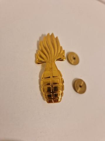 Handgranaat Werp Speldje Defensie beschikbaar voor biedingen