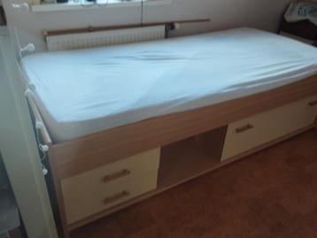 Eenpersoons bed 