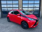 Toyota Aygo (bj 2015), Auto's, Voorwielaandrijving, Gebruikt, Overige carrosserieën, 4 stoelen