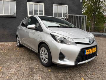 Toyota Yaris 1.5 Full Hybrid 2013 | Camera | Trekhaak|Cruise beschikbaar voor biedingen