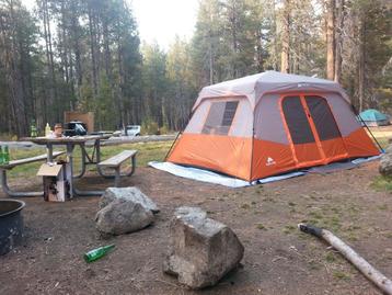 Ozark Trail 8-persoons tent beschikbaar voor biedingen