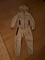 Nike Tech Joggingpak Grijs maat M 137-147 cm, Ophalen of Verzenden, Zo goed als nieuw