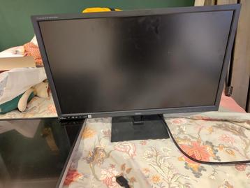 2 liyama prolite computerschermen  beschikbaar voor biedingen