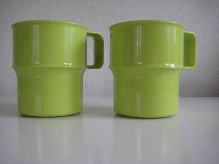 Mepal retro 2 groene mokken 2 groene schaaltjes 2 eierdopje, Caravans en Kamperen, Kampeeraccessoires, Gebruikt, Ophalen of Verzenden