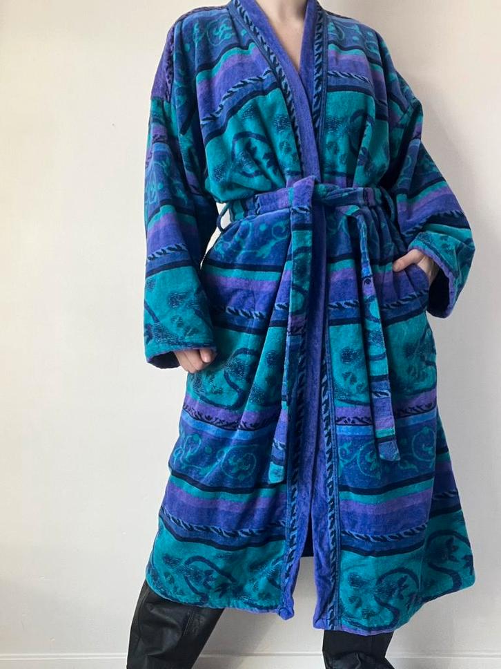 Prachtige vintage badjas met print, 42. Boho Versace-stijl, Kleding | Dames, Pyjama's, Gedragen, Maat 42/44 (L), Verzenden