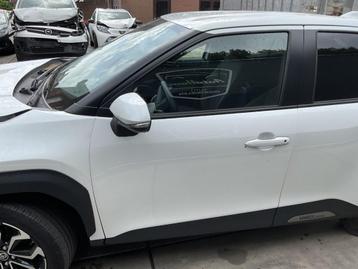 Portier Links Voor Toyota Yaris Cross (PB1/PJ1) 67002K2011 beschikbaar voor biedingen
