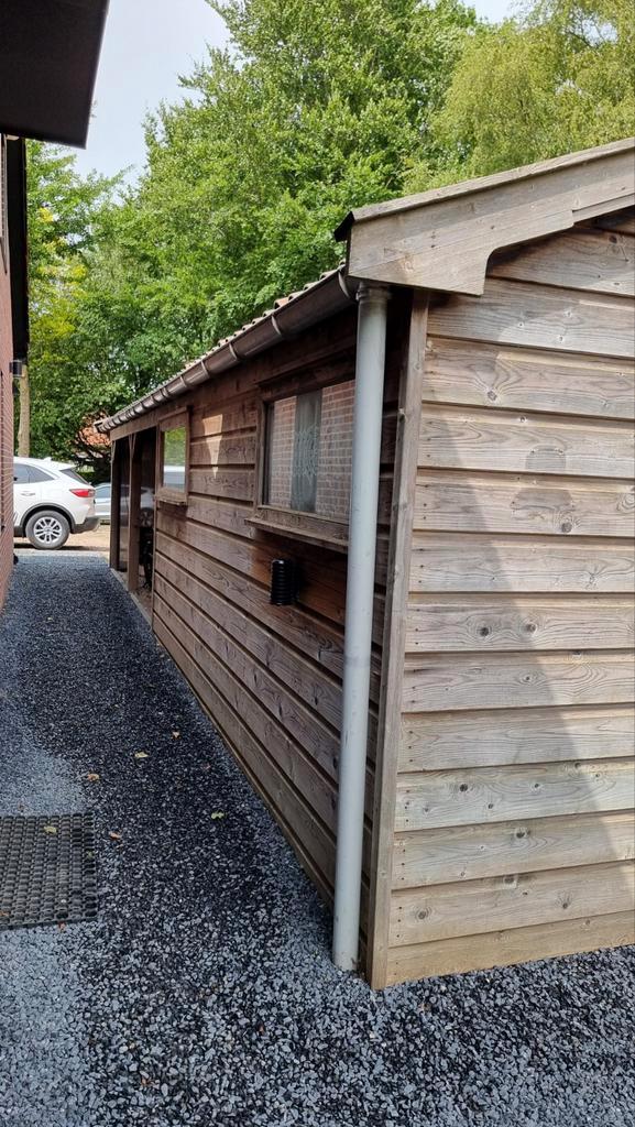 Schuur met overkapping - 10 x 3 meter, Tuin en Terras, Tuinhuizen, Gebruikt, Schuur, Hout, 500 cm of meer, 200 tot 400 cm, 1 raam