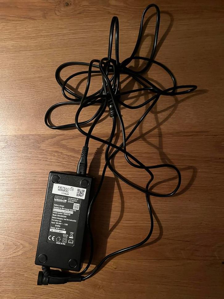 Nieuwe Acculader voor Elektrische Fiets, Fietsen en Brommers, Fietsaccessoires | Fietsaccu's, Nieuw, Ophalen of Verzenden