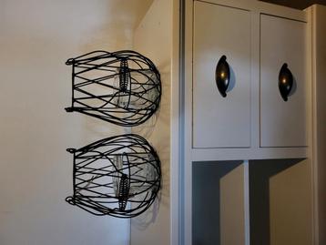 2 metalen lantaarns/ kaarsenhouders beschikbaar voor biedingen