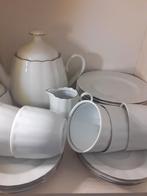 Mooi kop en schotel servies. Compleet., Huis en Inrichting, Keuken | Servies, Ophalen of Verzenden, Porselein, Overige stijlen