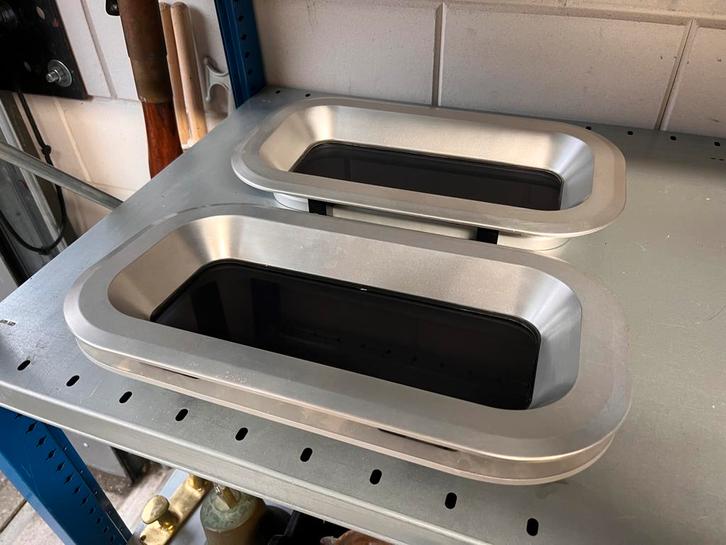 2 x Lewmar patrijspoort open / dicht 40 x 22 cm, Watersport en Boten, Accessoires en Onderhoud, Nieuw, Overige typen, Ophalen of Verzenden