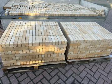 Geel oud gebakken waalformaten 20m overgebleven * Op pallets beschikbaar voor biedingen
