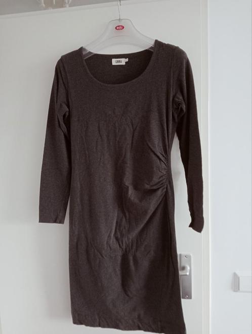 Emma jurk van College Style maat L grijs prima staat, Kleding | Dames, Jurken, Zo goed als nieuw, Maat 42/44 (L), Grijs, Knielengte