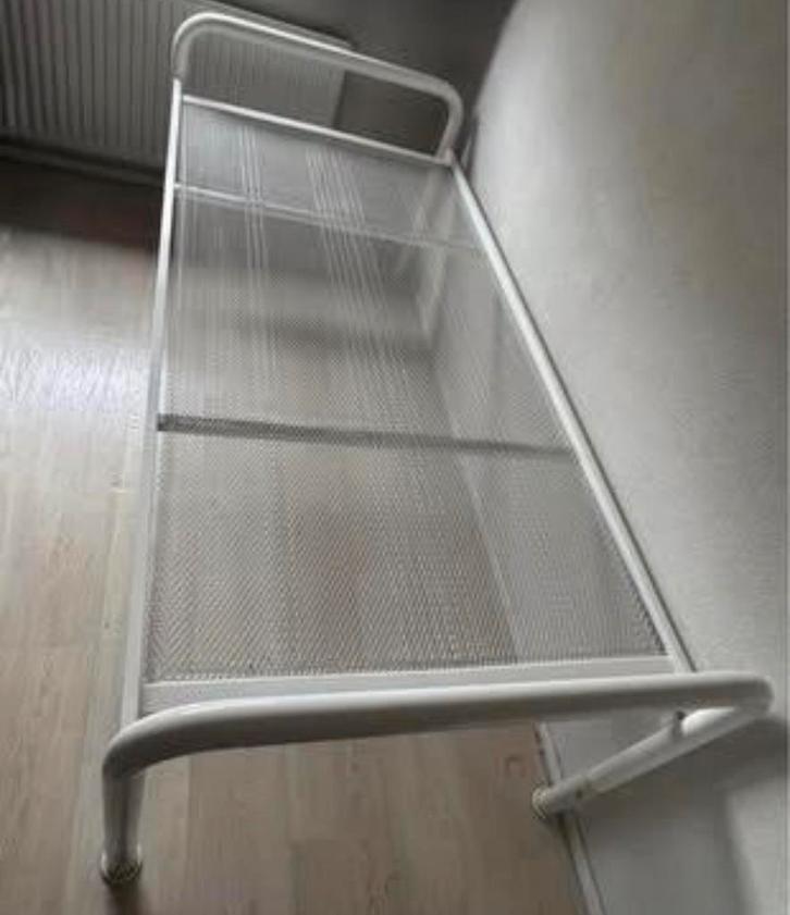 Wit metalen hoogslaper 90x200 - Eenpersoonsbed, Huis en Inrichting, Slaapkamer | Bedden, Gebruikt, Eenpersoons, 90 cm, 200 cm