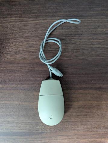 Apple Desktop bus mouse II beschikbaar voor biedingen