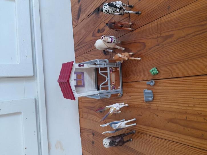 Set schleich-paarden met stal., Hobby en Vrije tijd, Overige Hobby en Vrije tijd, Zo goed als nieuw, Ophalen of Verzenden
