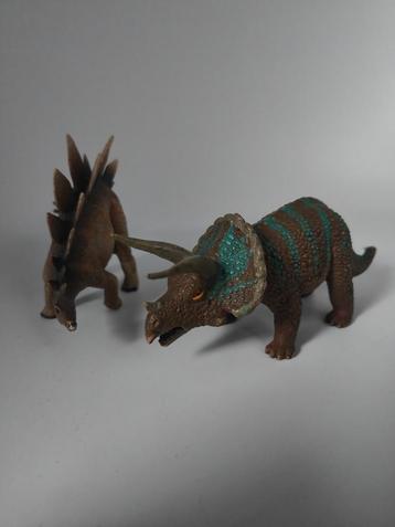 Set van 2 dino's - Schleich en AAA Stegosaurus Triceratops beschikbaar voor biedingen