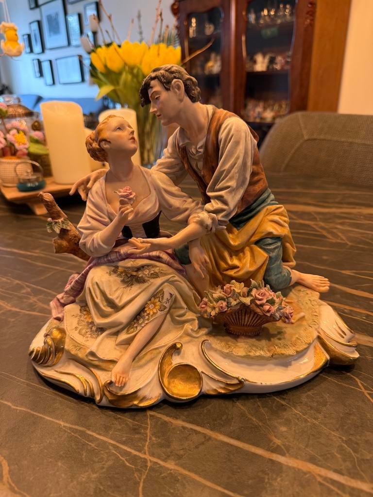 Vintage Capodimonte Porseleinen Beeldje Romantisch Stel, Ophalen of Verzenden