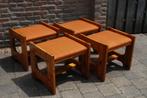 Vintage houten krukjes met oranje bekleding, Huis en Inrichting, Gebruikt, Hout, Ophalen