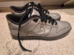 Nike Dunk SE- DeLorean - maat 41 - Limited Edition, Kleding | Heren, Overige kleuren, Nike, Nieuw, Ophalen of Verzenden
