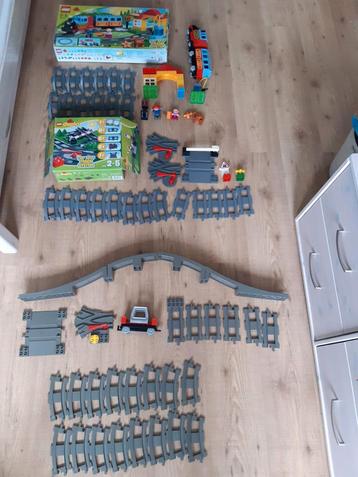 Grote Lego Duplo Trein Set met extra Rails beschikbaar voor biedingen