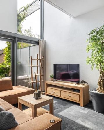 Teakhouten TV-meubel beschikbaar voor biedingen