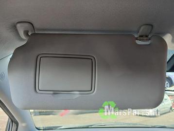 Zonneklep van een Mazda 5. beschikbaar voor biedingen