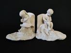 2 Boekensteunen van keramiek met kinderen die boek lezen, Ophalen of Verzenden