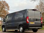 Peugeot Boxer 330 2.2BlueHDi 140PK L2H1Premium|NAP|airco|cru, Auto's, Voorwielaandrijving, Start-stop-systeem, Stof, Gebruikt