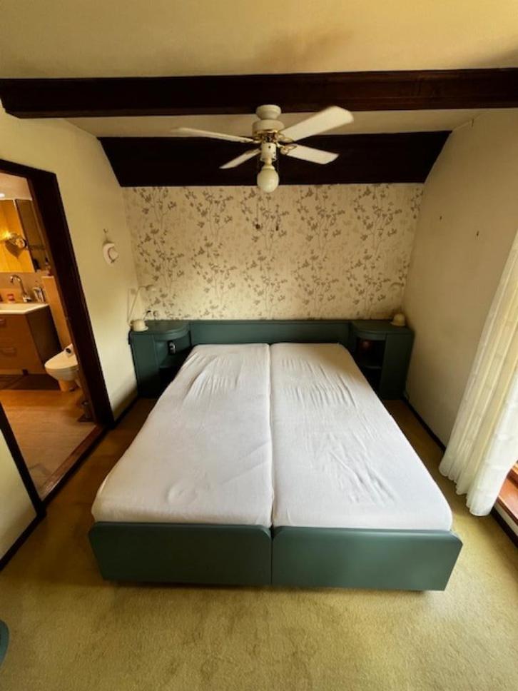 Tweepersoonsbed elektrisch verstelbaar met nachtkastjes, Huis en Inrichting, Slaapkamer | Bedden, Gebruikt, Tweepersoons, 180 cm