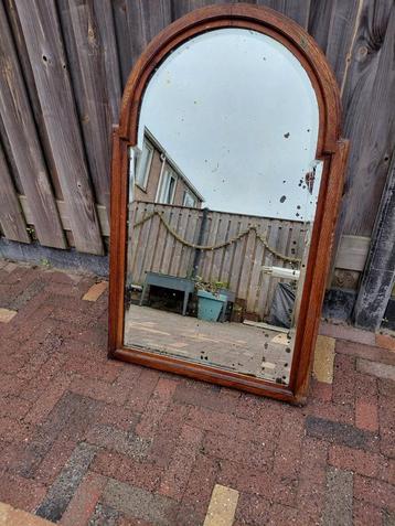 Oude Antieke Spiegel met Houten Frame beschikbaar voor biedingen