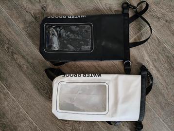 Waterdichte telefoontasjes beschikbaar voor biedingen