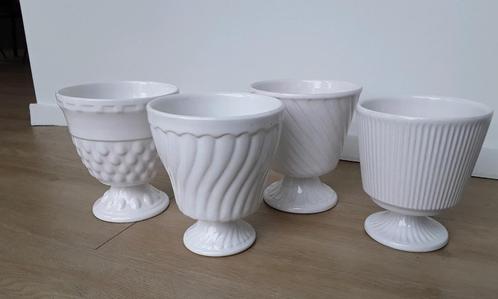 Vintage witte bloempotten op poot, 15cm tot 16cm, prijs p.s., Tuin en Terras, Bloempotten, Gebruikt, Aardewerk, Binnen, Minder dan 25 cm