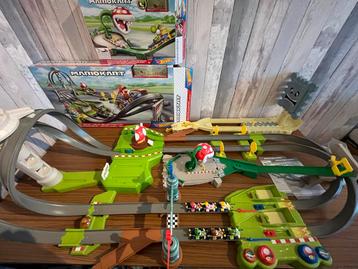 Hotwheels Mariokart Baan + 2 Uitbreiding sets en Mario karts beschikbaar voor biedingen