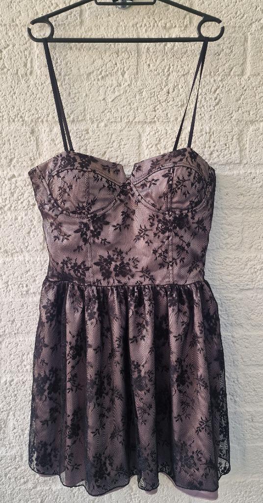 Oben jurk zwarte kant en satijnen voering valt als maat M, Kleding | Dames, Jurken, Maat 38/40 (M), Zwart, Boven de knie, Ophalen of Verzenden