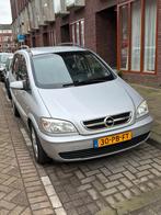 Opel Zafira 2.2 16V AUT 2004 Grijs Metallic 7 pers. 1-e eig., Auto's, Stof, 4 cilinders, 7 stoelen, 75 €/maand