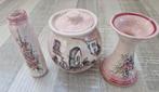 Set fraai beschilderde pot, kandelaar en vaasje, Overige kleuren, Aardewerk of Porselein, Ophalen of Verzenden, Zo goed als nieuw