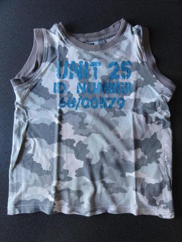 hemd / mouwloos shirt maat 104 / 110 jongen beschikbaar voor biedingen