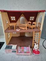 Sylvanian huis + figuren, Ophalen of Verzenden, Zo goed als nieuw, Poppenhuis