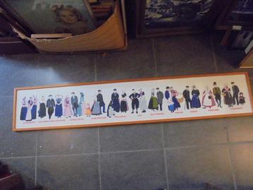 12 KLEDING DRACHTEN geborduurd ingelijst beschikbaar voor biedingen