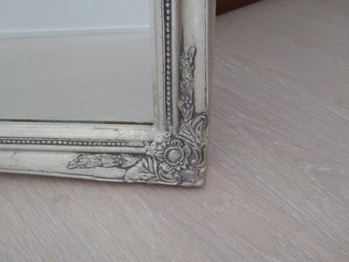 Spiegel met zilverkleurige lijst met bloemdetails, Huis en Inrichting, Woonaccessoires | Spiegels, Gebruikt, 75 tot 100 cm, 100 tot 150 cm