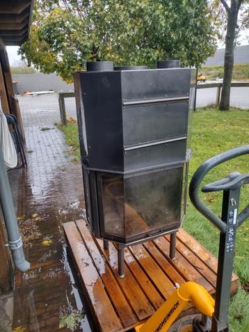 Grote Houtkachel + Pijp - Schuur beschikbaar voor biedingen