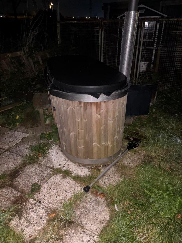 Hottub te koop - Houtgestookt, Tuin en Terras, Bubbelbaden en Hottubs, Gebruikt, Vast, Afdekzeil, Ophalen of Verzenden