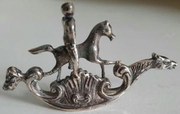 Zilveren miniatuur jongen op hobbelpaard beschikbaar voor biedingen