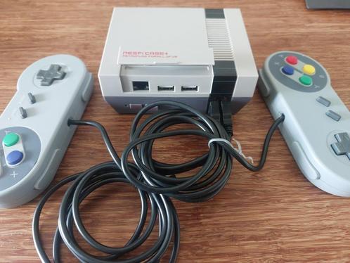 nes behuizing en controllers voor RPI 3b + 8BitD0 SN30 Pro, Hobby en Vrije tijd, Elektronica-componenten, Zo goed als nieuw, Ophalen of Verzenden