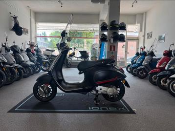 vespa sprint mat zwart E5 BJ 2021 1E EIG 25|45KM SERVICE+GAR beschikbaar voor biedingen
