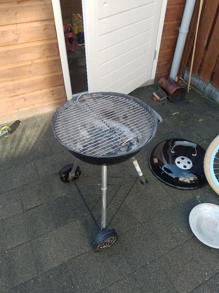Bqq, Tuin en Terras, Houtskoolbarbecues, Ophalen, Zo goed als nieuw, Weber