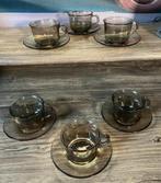 Vintage jaren 70 6x kop en schotel bruin glas, Huis en Inrichting, Keuken | Servies, Gebruikt, Verzenden, Glas, Overige stijlen