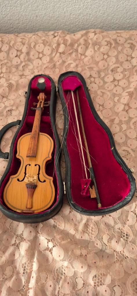 Miniatuur Viool in Kist, Antiek en Kunst, Antiek | Speelgoed, Ophalen of Verzenden