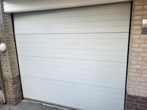 Te koop geïsoleerde sectionale garagedeur., Doe-het-zelf en Verbouw, Deuren en Horren, Zo goed als nieuw, Garagedeur, 215 cm of meer